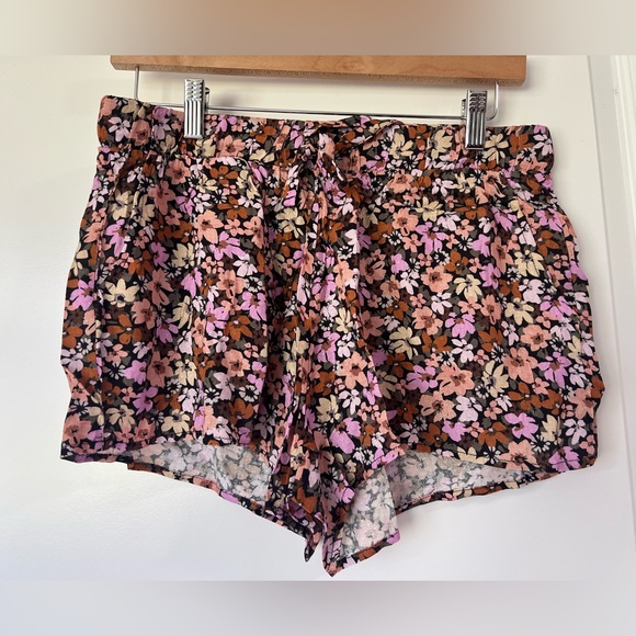 Saltwater LUXE Floral Two-piece Outfit Long Sleeve blouse with Shorts NWT - Picture 4 of 12